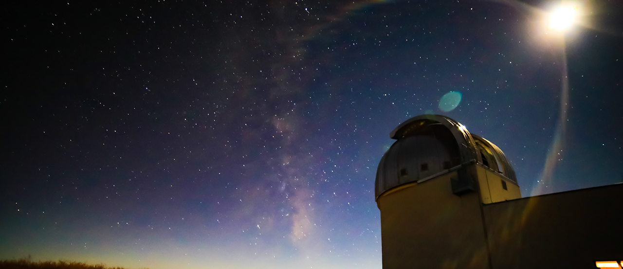 马格达莱纳望远镜在夜间的英雄形象